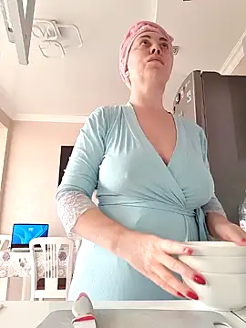 Snapshot of HotJanet chatting on February 13, 2025, 6:09 am HotJanet online show from February 13, 2025, 6:09 am