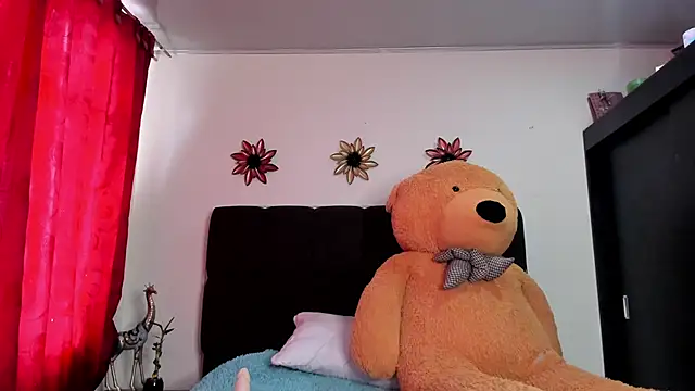 VIOLETMIILLER online show from December 18, 2024, 4:28 pm