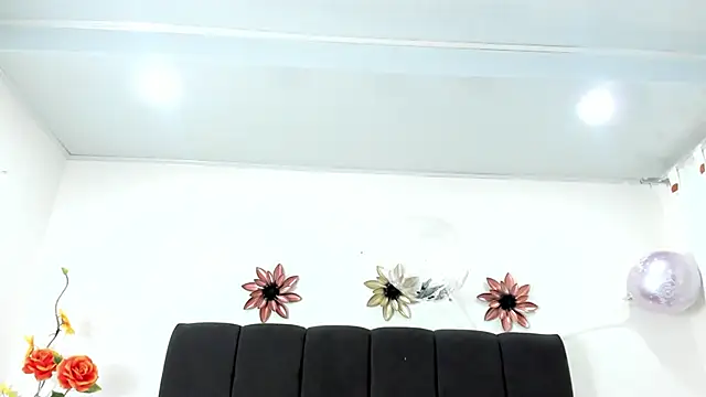 VIOLETMIILLER online show from September 17, 2025, 1:46 pm