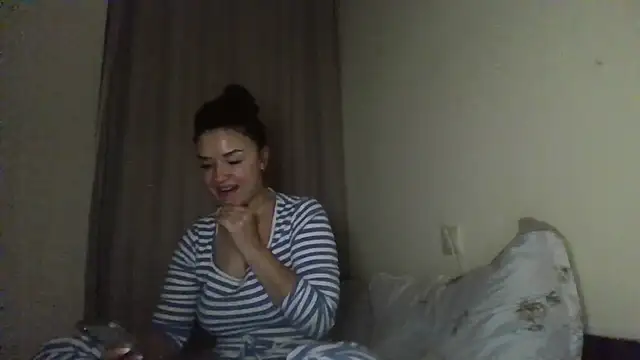 Linusya online show from November 15, 2025, 4:58 pm