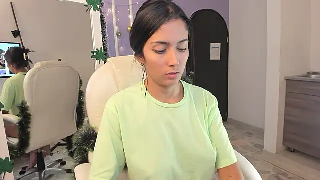 your khloe online show from December 6, 2024, 5:44 pm