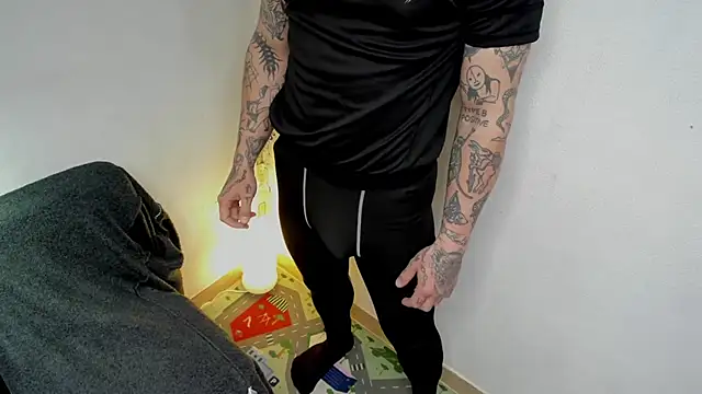 layneinchains online show from November 12, 2025, 8:37 am