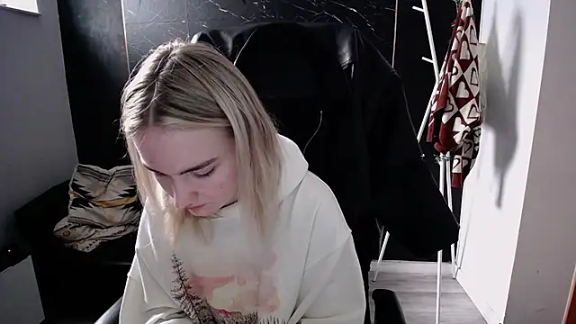 viktoria lovely online show from November 11, 2025, 10:26 am