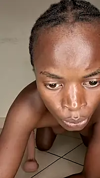 Perqueen online show from October 28, 2025, 8:44 pm