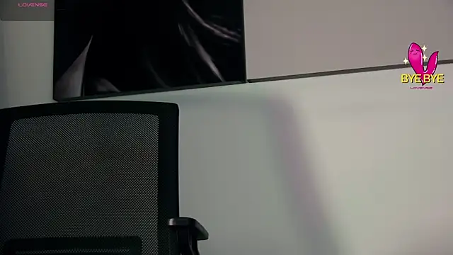 aidaadams online show from November 30, 2025, 11:14 am