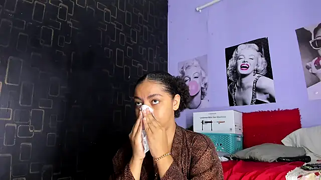 Alika01 online show from February 17, 2025, 1:21 pm