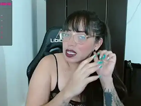 natashasmithe online show from January 3, 2025, 4:44 am