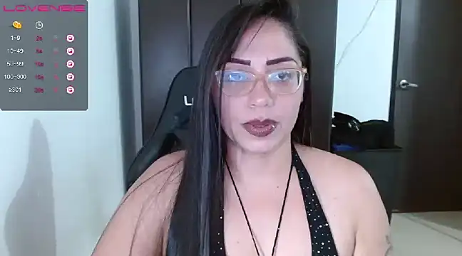 natashasmithe online show from February 3, 2025, 4:25 am