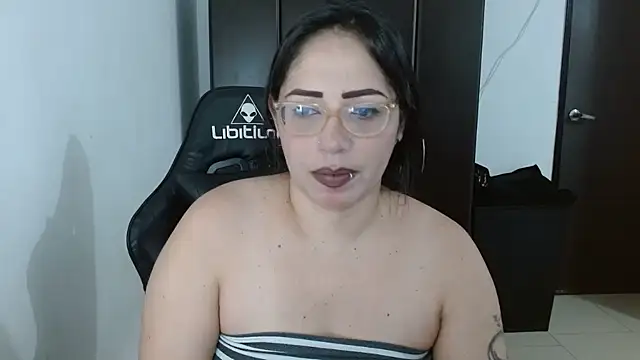 natashasmithe online show from February 8, 2025, 2:15 am