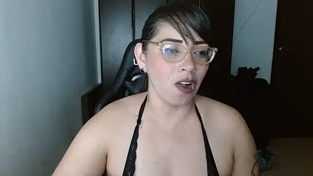 natashasmithe online show from February 11, 2025, 9:46 pm