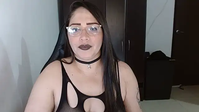 natashasmithe online show from October 25, 2025, 8:14 pm