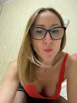 LauraDavis online show from January 7, 2026, 9:39 pm