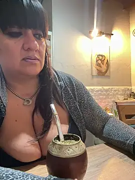 Snapshot of Sensualmente333 chatting on May 28, 2026, 12:24 pm Sensualmente333 online show from May 28, 2026, 12:24 pm