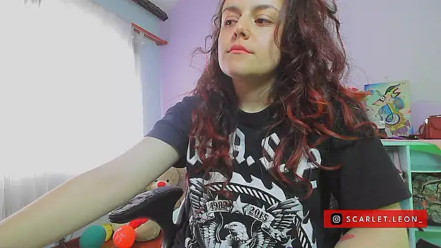 Scarletleon77 online show from December 5, 2024, 5:50 pm