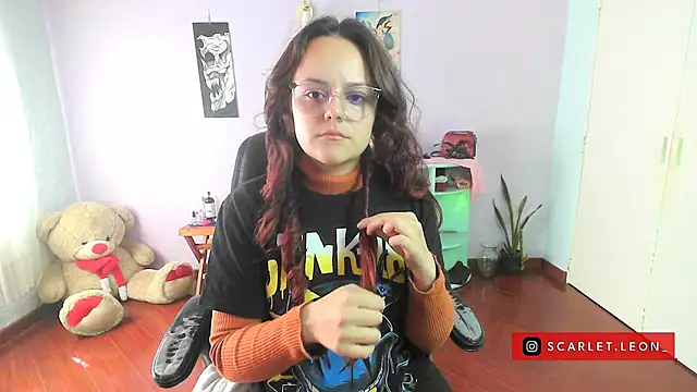 Scarletleon77 online show from January 21, 2025, 3:32 pm