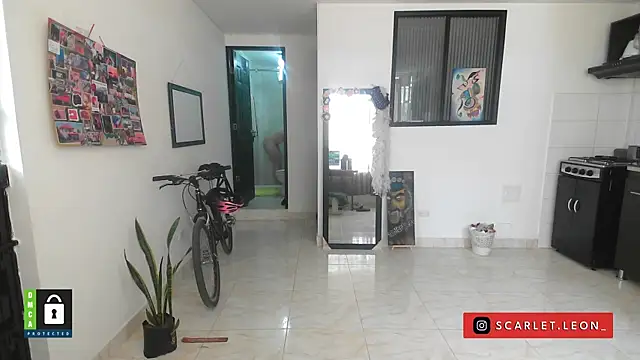 Scarletleon77 online show from September 24, 2025, 3:48 pm