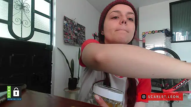 Scarletleon77 online show from October 6, 2025, 4:04 pm