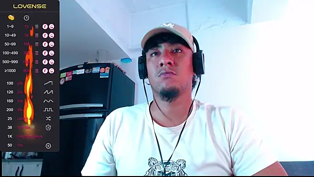 Snapshot of yosoy_enzo2020 chatting on December 9, 2024, 3:44 pm yosoy enzo2020 online show from December 9, 2024, 3:44 pm