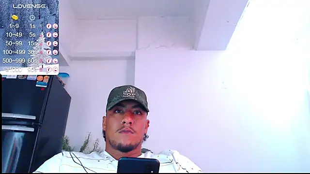 Snapshot of yosoy_enzo2020 chatting on December 18, 2024, 3:33 pm yosoy enzo2020 online show from December 18, 2024, 3:33 pm