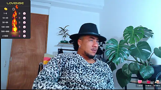 Snapshot of yosoy_enzo2020 chatting on February 1, 2025, 5:49 am yosoy enzo2020 online show from February 1, 2025, 5:49 am