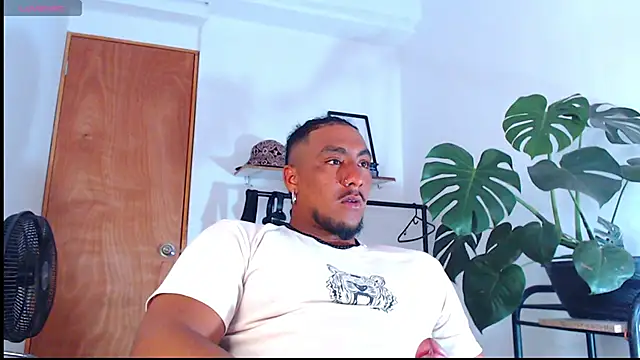 Snapshot of yosoy_enzo2020 chatting on February 19, 2025, 5:27 pm yosoy enzo2020 online show from February 19, 2025, 5:27 pm