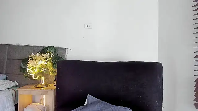 Snapshot of tom_colinn chatting on October 7, 2025, 9:23 pm tom colinn online show from October 7, 2025, 9:23 pm