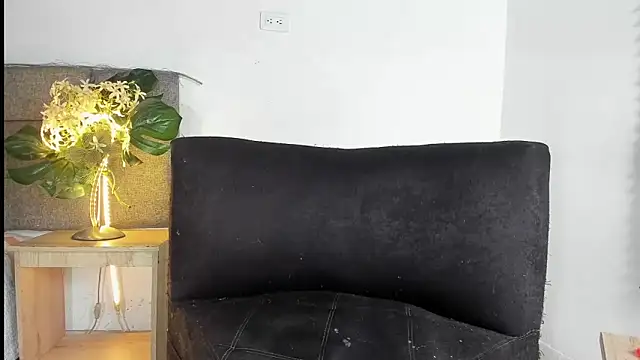 Snapshot of tom_colinn chatting on October 13, 2025, 11:32 am tom colinn online show from October 13, 2025, 11:32 am