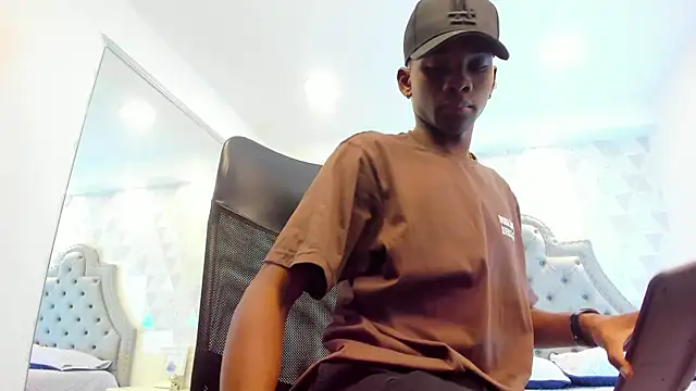 JacksonMuller  online show from December 13, 2024, 2:05 pm