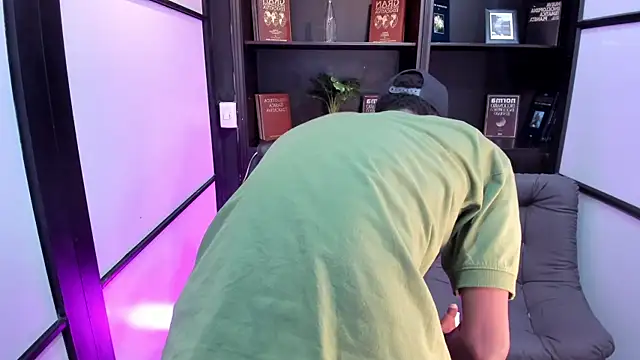 JacksonMuller  online show from October 27, 2025, 1:04 pm