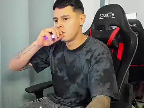 Snapshot of E_Moon chatting on September 18, 2025, 2:57 am E Moon online show from September 18, 2025, 2:57 am