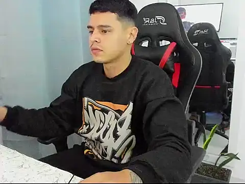 Snapshot of E_Moon chatting on November 7, 2025, 3:06 am E Moon online show from November 7, 2025, 3:06 am