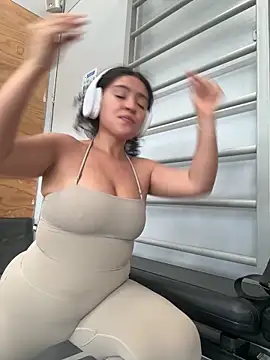 Snapshot of Nathcurly_ chatting on May 18, 2026, 9:09 pm Nathcurly online show from May 18, 2026, 9:09 pm