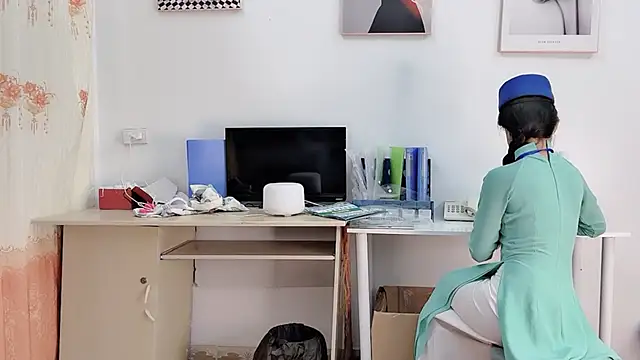 Mono-Stewardesss online show from February 3, 2026, 2:11 pm