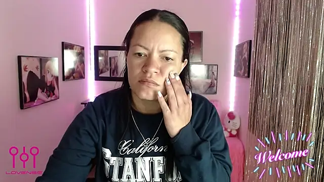 Cristal w online show from October 29, 2025, 2:19 pm