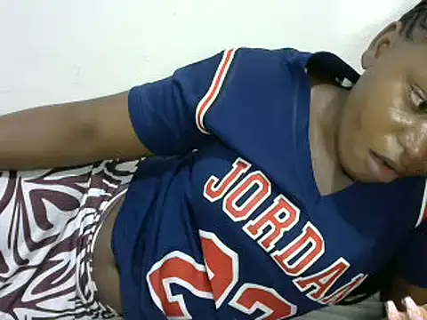slender-qwene online show from February 17, 2025, 7:47 am