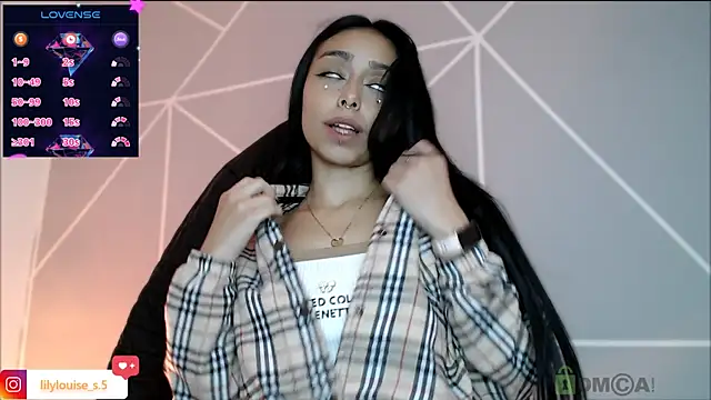 Snapshot of lilylouisee chatting on February 12, 2026, 12:27 am lilylouisee online show from February 12, 2026, 12:27 am