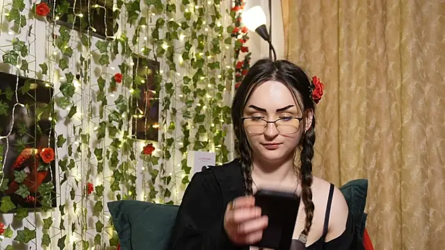 NaughtYHomemadE online show from March 29, 2026, 10:04 am