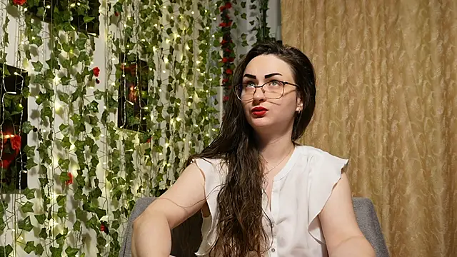 NaughtYHomemadE online show from June 19, 2026, 10:30 am