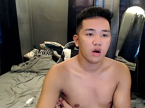 xgregor07 online show from October 6, 2025, 7:39 am