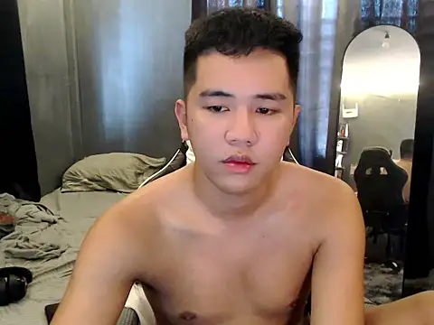 xgregor07 online show from November 17, 2025, 2:28 am