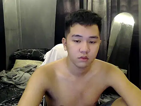 xgregor07 online show from November 18, 2025, 2:21 pm