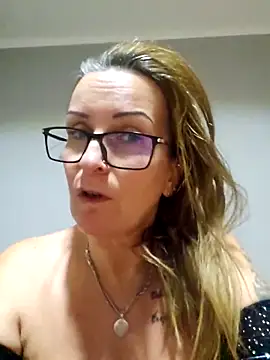 Steffi45 online show from December 3, 2025, 8:29 pm