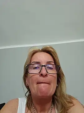 Snapshot of Steffi45 chatting on June 4, 2026, 8:20 am Steffi45 online show from June 4, 2026, 8:20 am