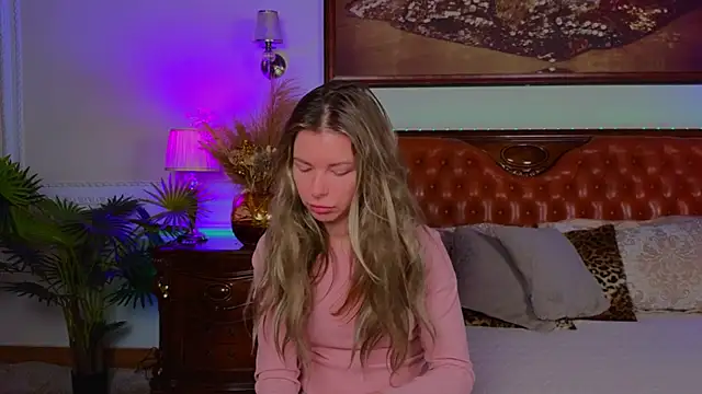 Real Tini online show from November 11, 2025, 6:02 am