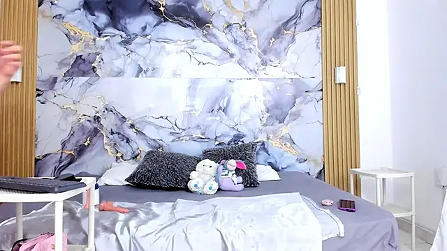 luna hoott online show from October 4, 2025, 1:20 pm