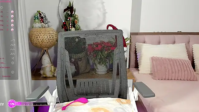 Snapshot of _Joliie_ chatting on December 24, 2024, 6:44 am Joliie online show from December 24, 2024, 6:44 am