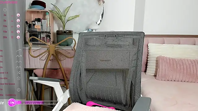 Snapshot of _Joliie_ chatting on February 2, 2025, 4:54 pm Joliie online show from February 2, 2025, 4:54 pm