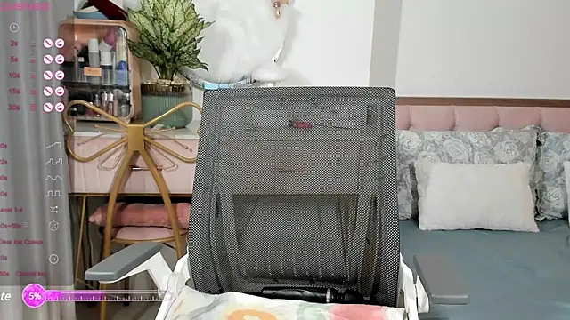 Snapshot of _Joliie_ chatting on February 23, 2025, 8:55 pm Joliie online show from February 23, 2025, 8:55 pm