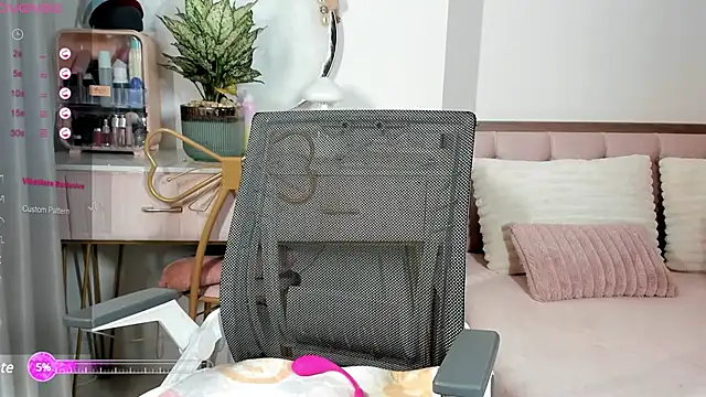 Snapshot of _Joliie_ chatting on March 3, 2025, 3:53 pm Joliie online show from March 3, 2025, 3:53 pm