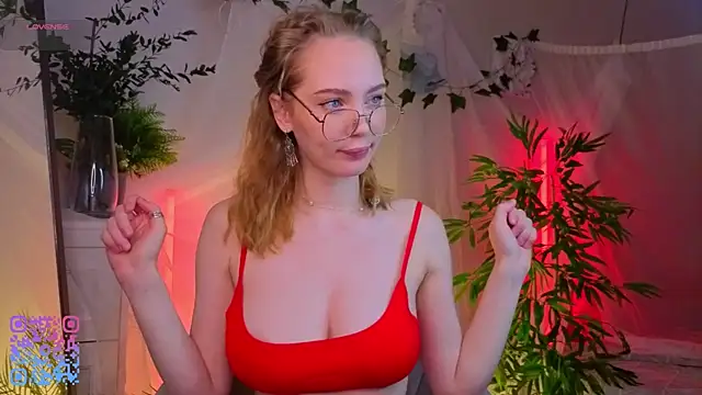 Snapshot of SoniaScott chatting on October 21, 2025, 1:06 am SoniaScott online show from October 21, 2025, 1:06 am